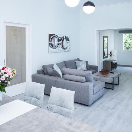 Sunny And Minimal Apt In Glyfada With 3 Bdrm Афины Экстерьер фото