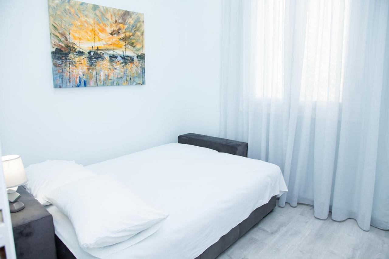 Sunny And Minimal Apt In Glyfada With 3 Bdrm Афины Экстерьер фото